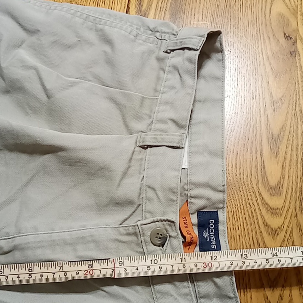 DOCKERS Shorts Mens 34 TAN Used Preowned STAIN DEFENDER Bermuda ? Casual Resort - Picture 6 of 8